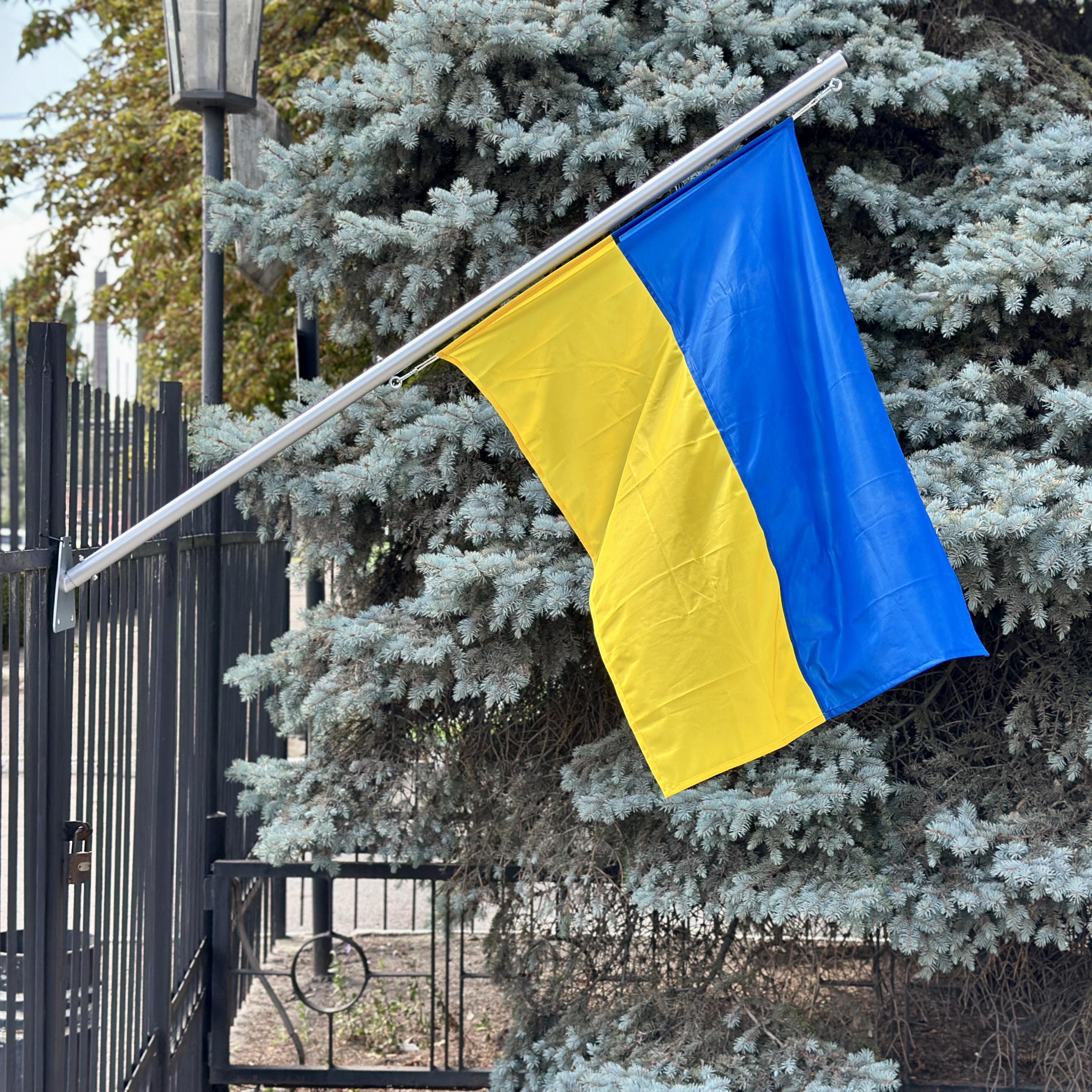 Флагшток на стену с флагом и кронштейном 1,5 м (28338919)