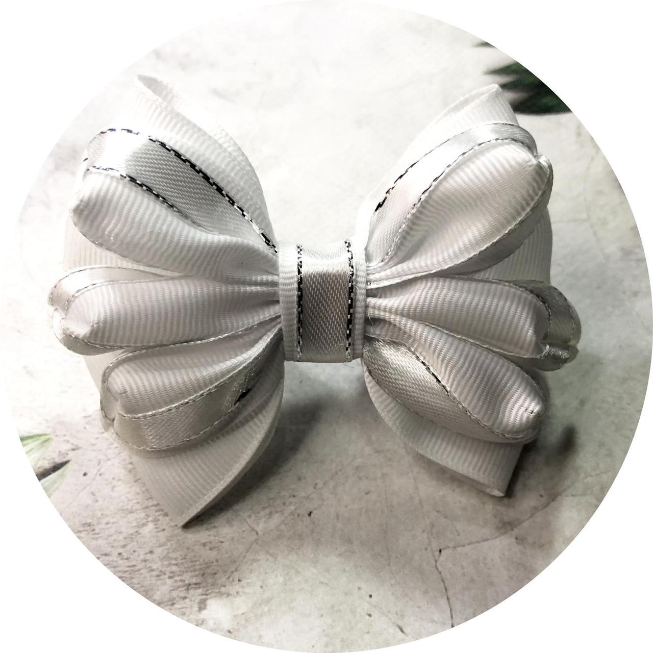 Бантик для волос детский на резинке 9х7 см Белый (10409)