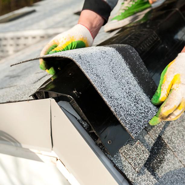 Коньковий аератор Aquaizol 1,22 м.п. для бітумної черепиці 9005 Чорний - фото 5