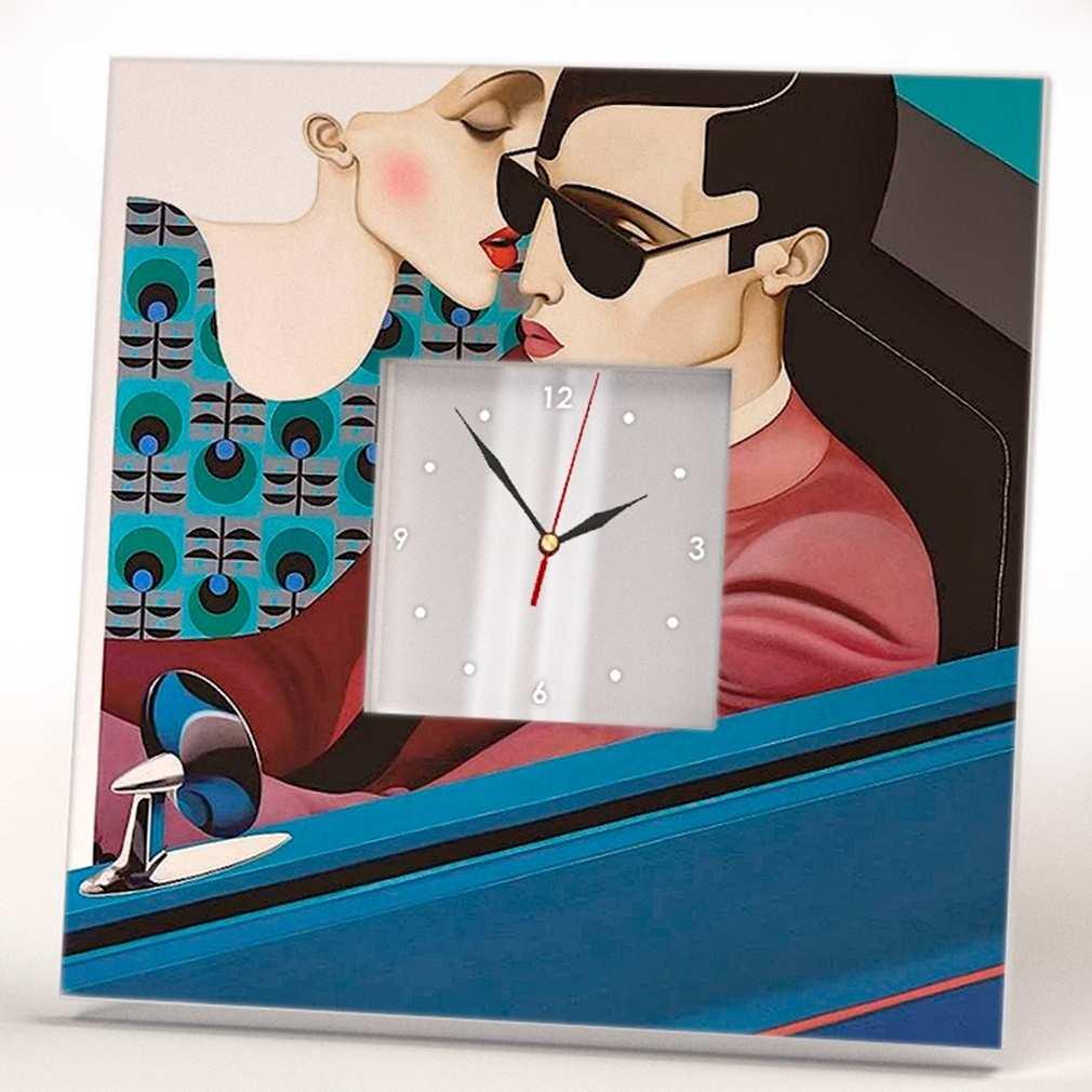 Часы настенные с рисунком WonderCloud поцелуй красавицы 260x260 мм (C00223)