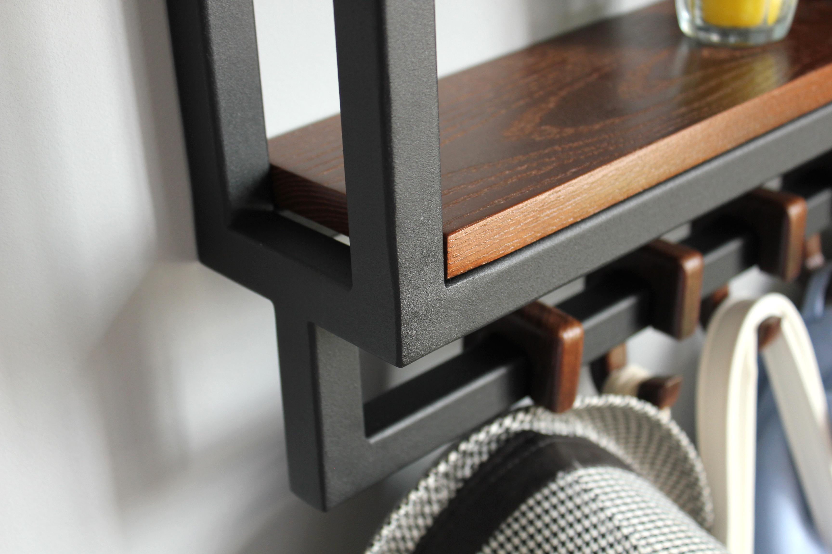 Полка-вешалка из дерева и металла в прихожую с 5 деревянными крючками 50х28,5х15 см (ML-57.2) - фото 3 Полка-вешалка из дерева и металла в прихожую с 5 деревянными крючками 50х28,5х15 см (ML-57.2) - фото 3