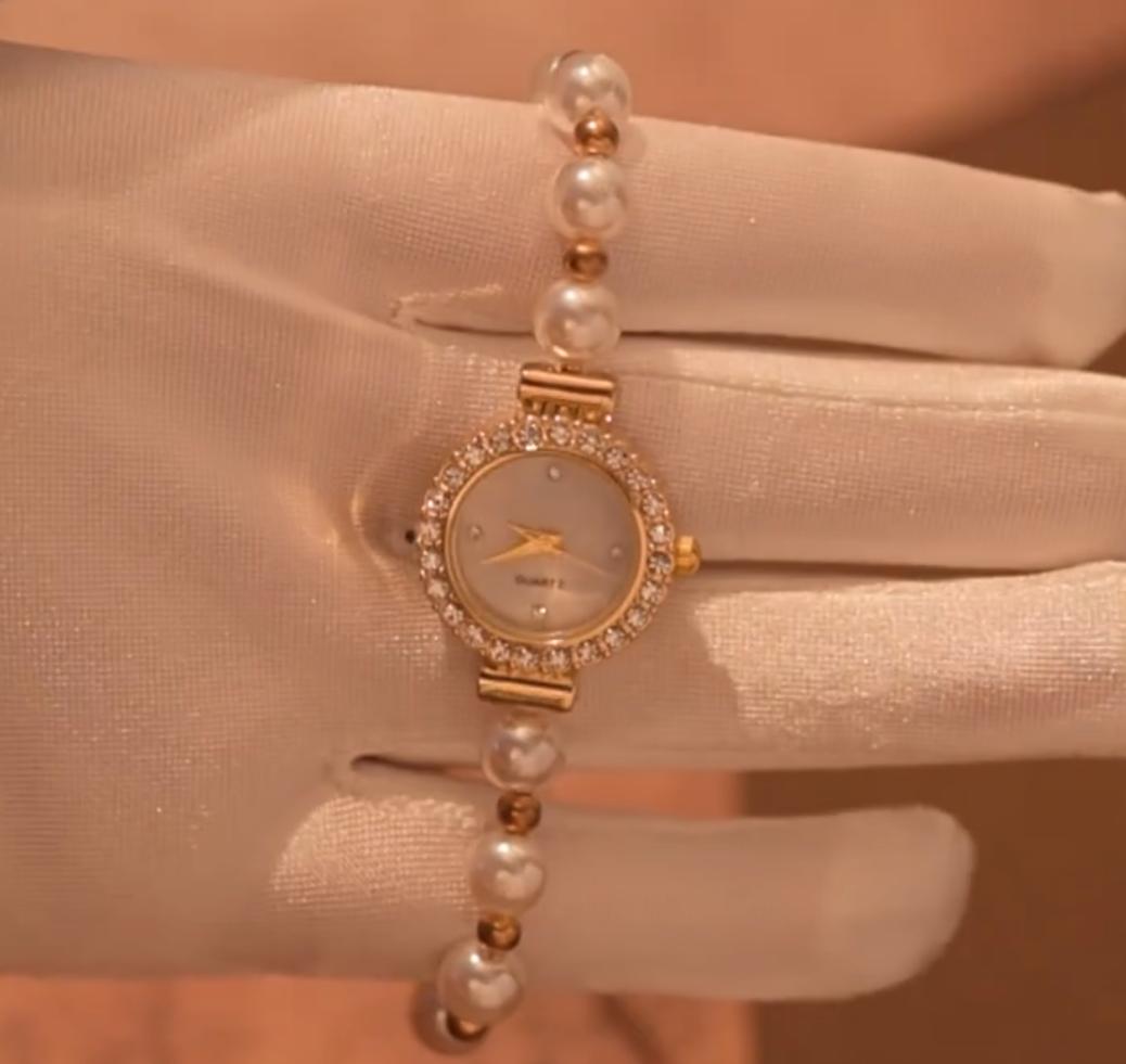 Наручний кварцовий годинник з регульованим браслетом із перлин та стразами Золотистий (2689612586) - фото 7 Наручний кварцовий годинник з регульованим браслетом із перлин та стразами Золотистий (2689612586) - фото 7