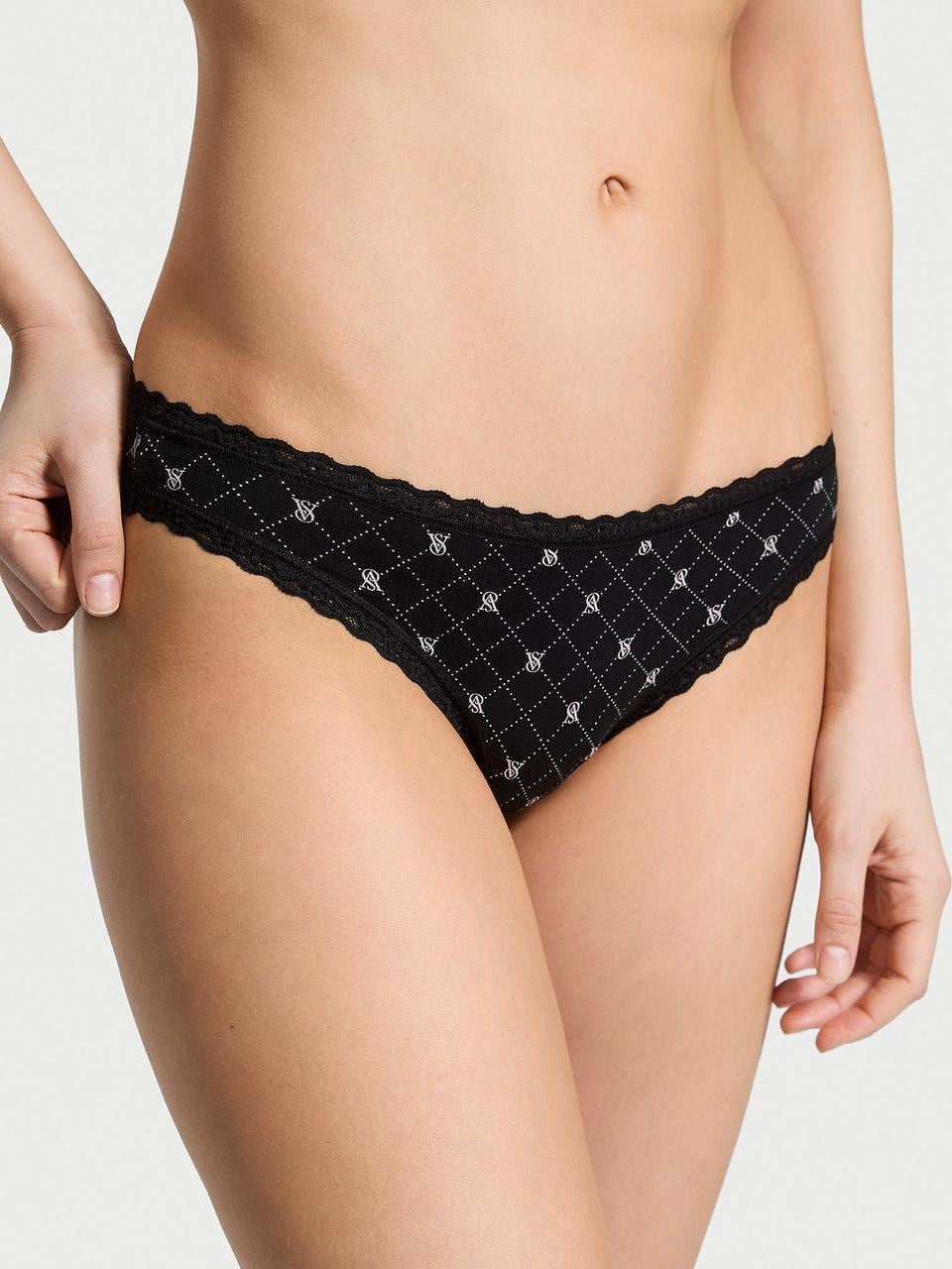 Трусики женские Victoria's Secret Lace-Waist Bikini Panty Logo Diamond M Черный (2919705839) Трусики женские Victoria's Secret Lace-Waist Bikini Panty Logo Diamond M Черный (2919705839)