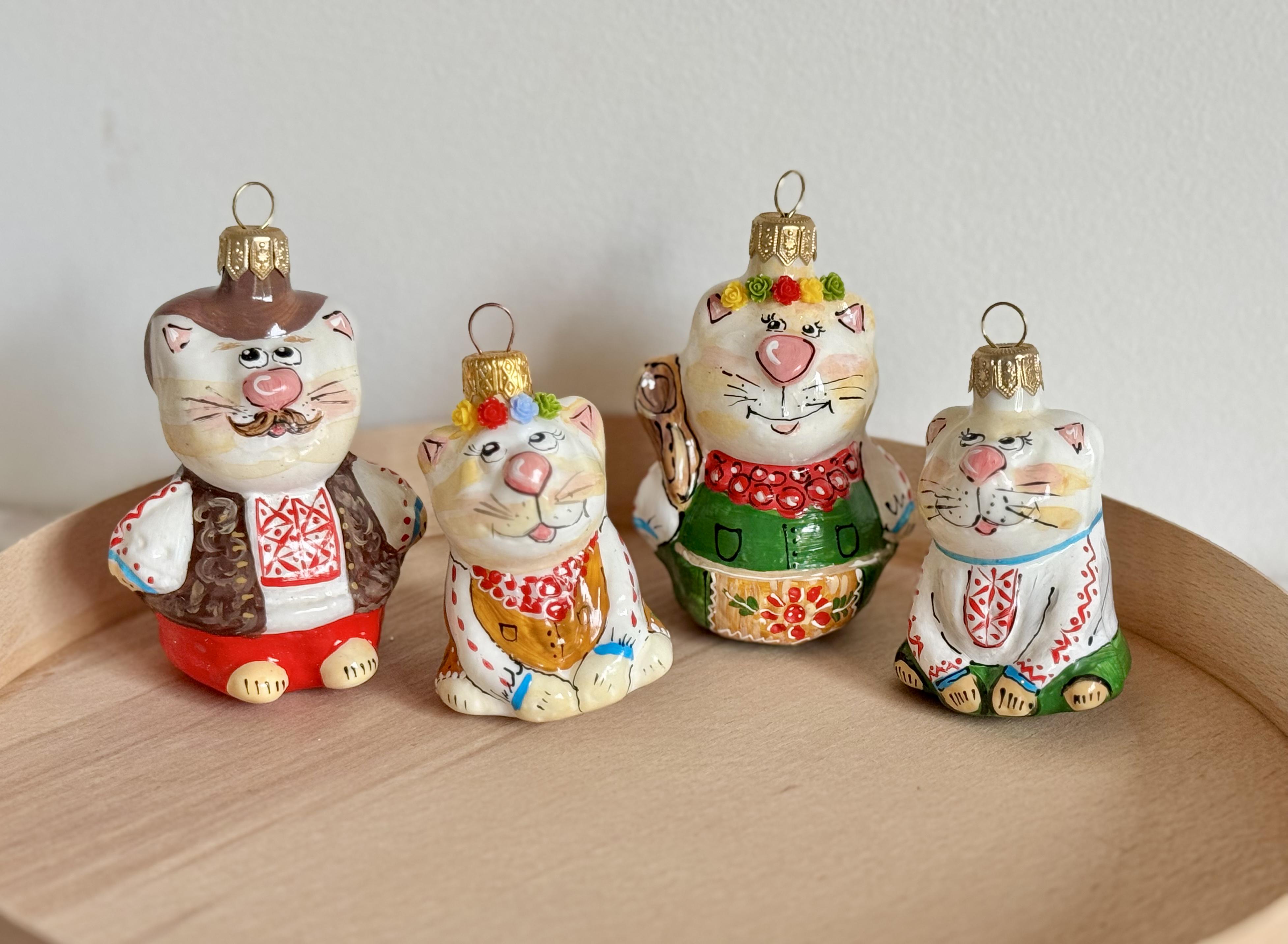 Набір іграшок на ялинку Котяча сім'я 4 шт. (N 89-2) Набір іграшок на ялинку Котяча сім'я 4 шт. (N 89-2)
