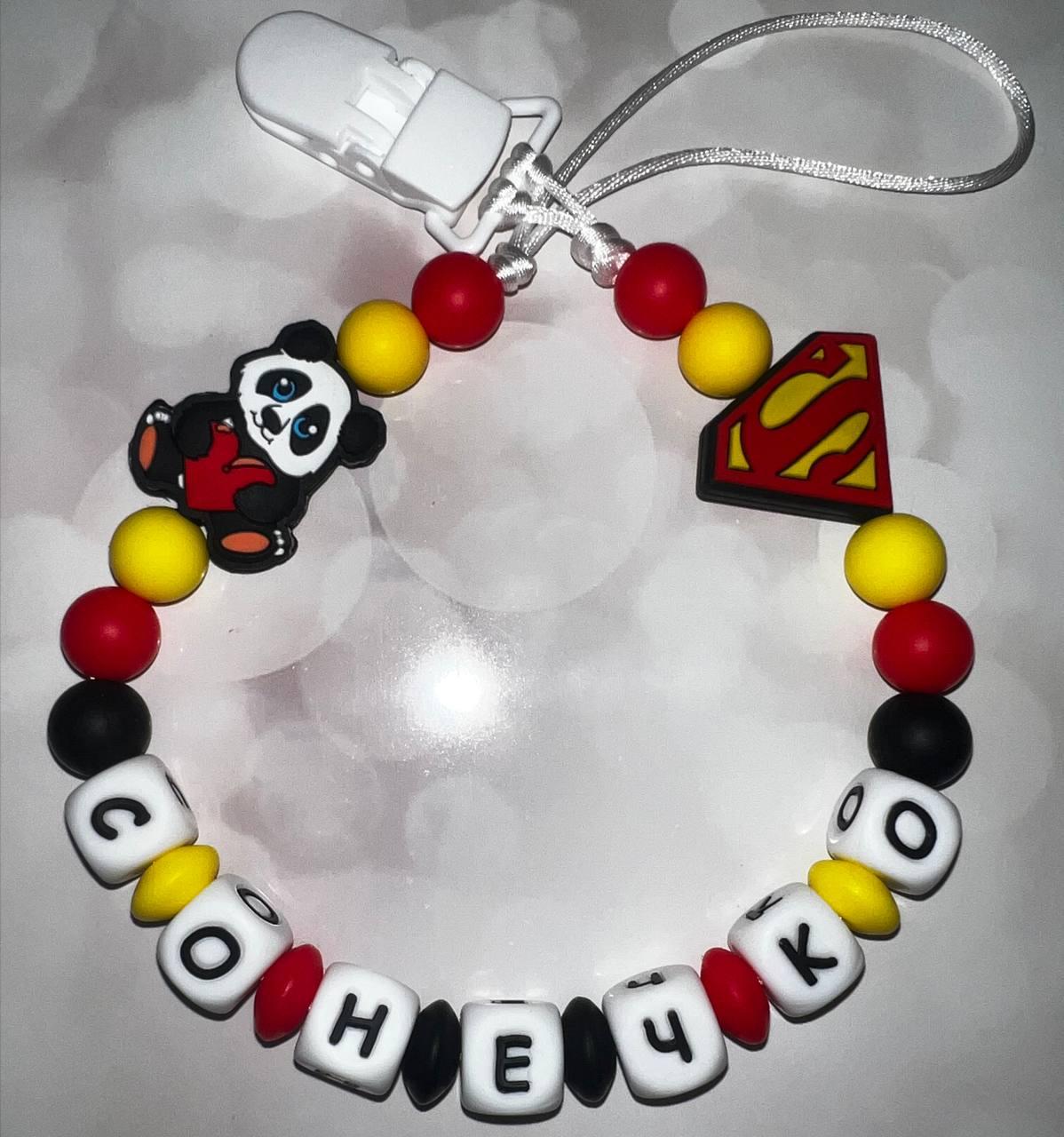 Тримач для пустушки іменний силіконовий Панда супермен 14 Червоний (2525011681)