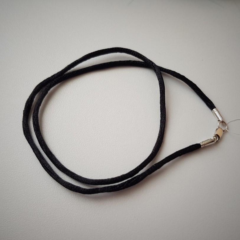 Шнурок на шею шелковый из серебра 50 см 925 проба 0,90 г (4010/6010/5065) Шнурок на шею шелковый из серебра 50 см 925 проба 0,90 г (4010/6010/5065)