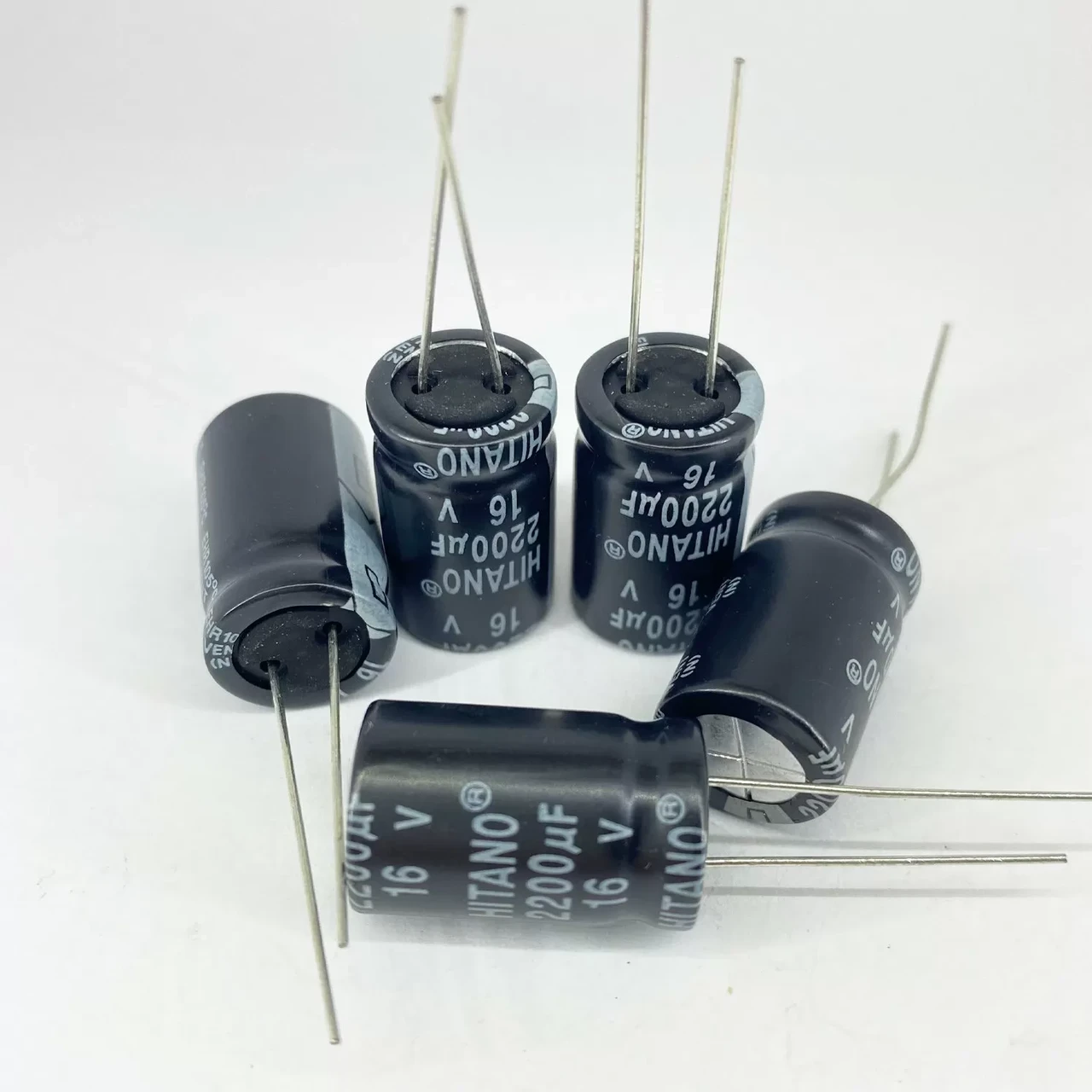 Конденсаторы электролитические HITANO 2200 мкф 16V 13x21 мм 105 °C (1965011365)