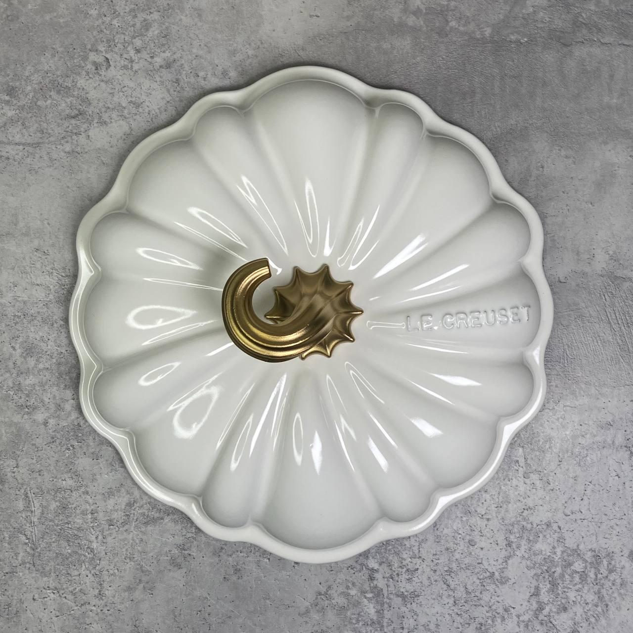 Кастрюля с крышкой Le Creuset Signature Тыква 3,7 л White (21238240101441) - фото 7 Кастрюля с крышкой Le Creuset Signature Тыква 3,7 л White (21238240101441) - фото 7