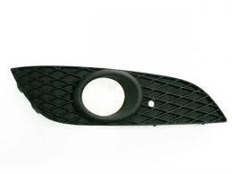 Решетка бампера AVTM Opel Astra H 07-14 левая с отверстиями для противотуманок (5206 995)