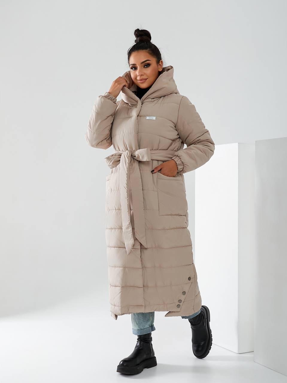 Пуховик довгий Аiza А032 на поясі кнопках блискавці та з капюшоном р. 46-48 Бордовий - фото 7 Пуховик довгий Аiza А032 на поясі кнопках блискавці та з капюшоном р. 46-48 Бордовий - фото 7