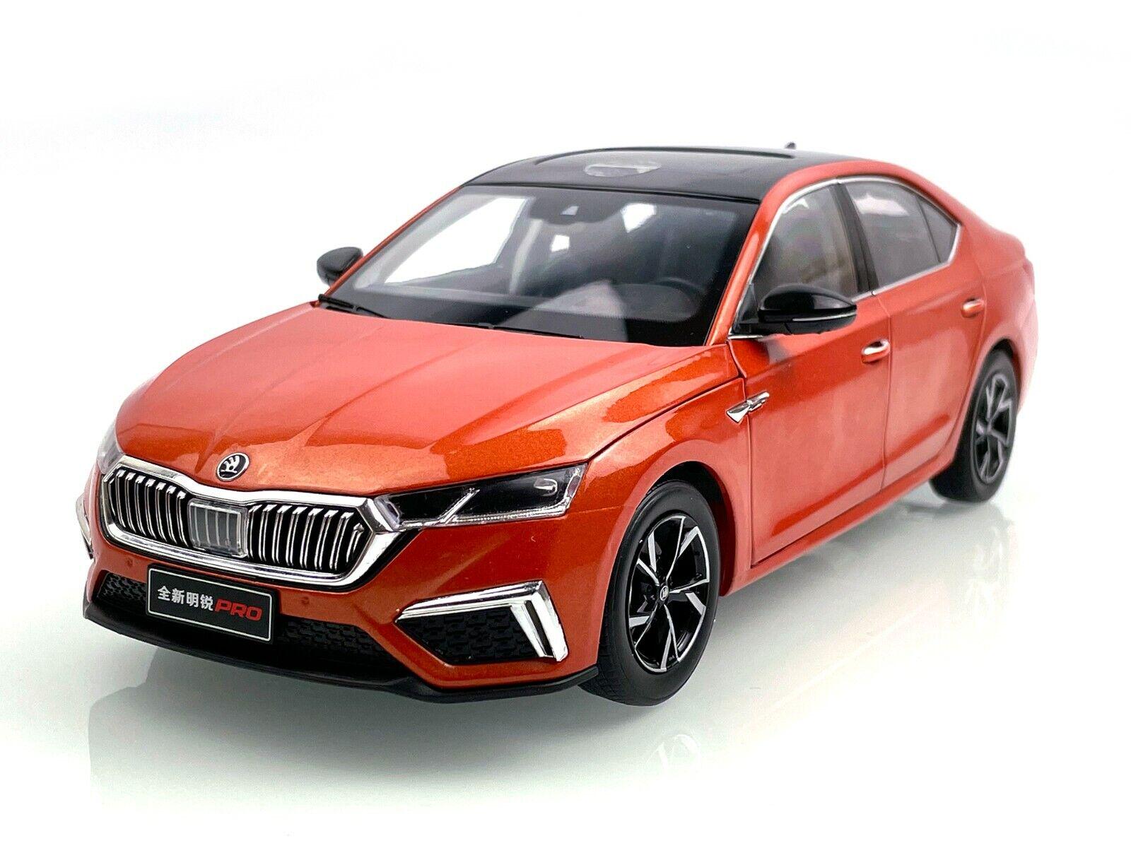 Модель автомобіля Skoda Octavia PRO 2021 р. 1:18 Помаранчевий (24)