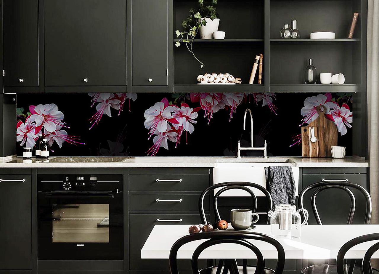 Кухонный фартук Свисающие розовые цветы тычинки из самоклеющейся виниловой пленки 65х250 см Черный
