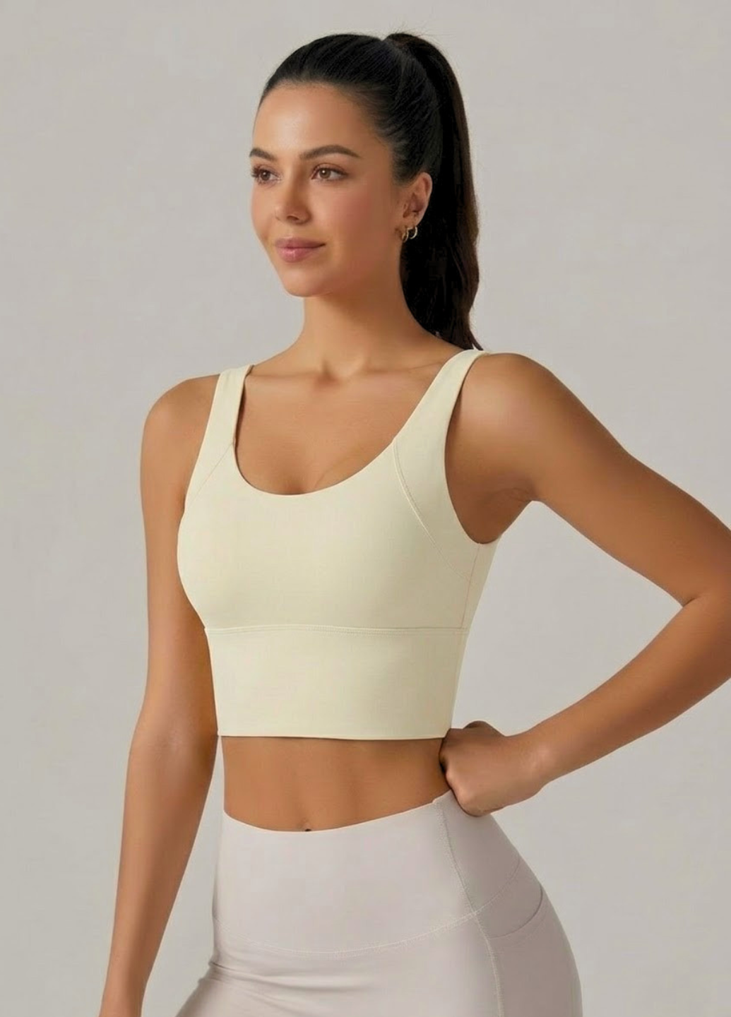 Топ спортивный женский на широких бретелях для фитнеса и повседневности однотонный с чашками M Кремовый (70291/M)