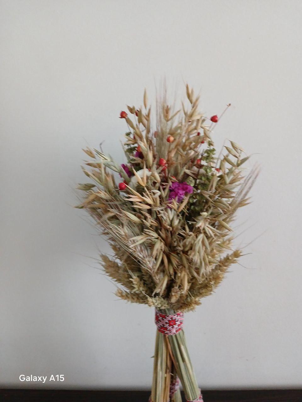 Дидух рождественский из колосья пшеницы/льна и овса на трех ножках 40-45 см с лентой вышиванкой Красный (2822643174) - фото 2