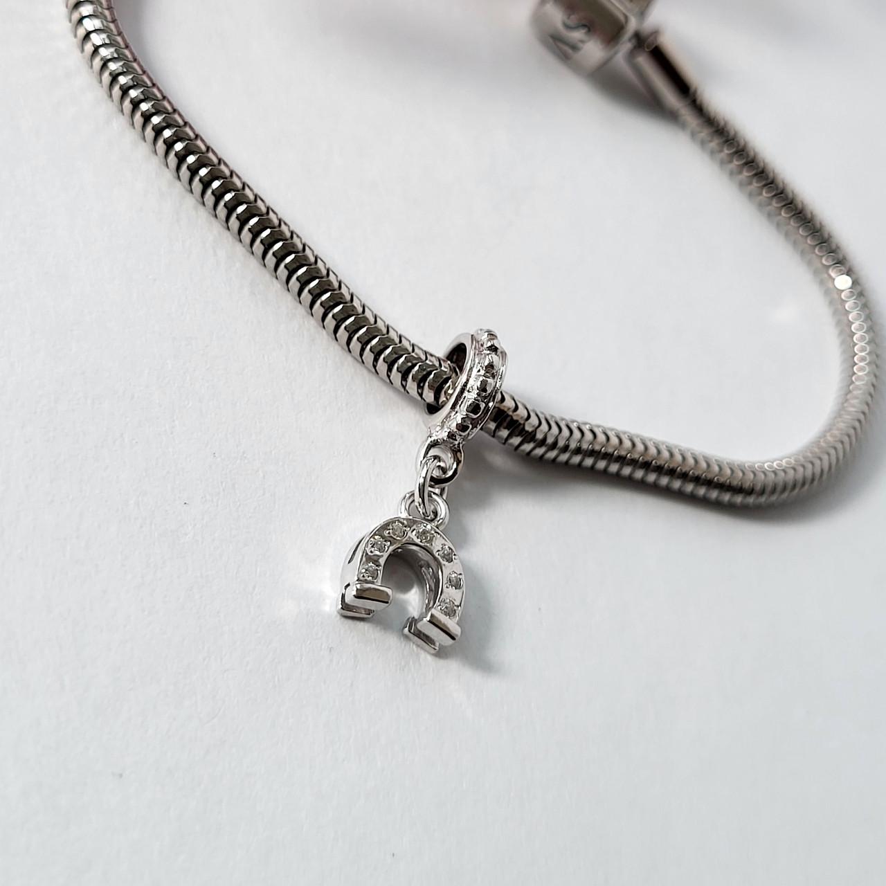 Шарм на браслет із підвіскою з білими каменями срібло 925 проби 1,10 г (960р)