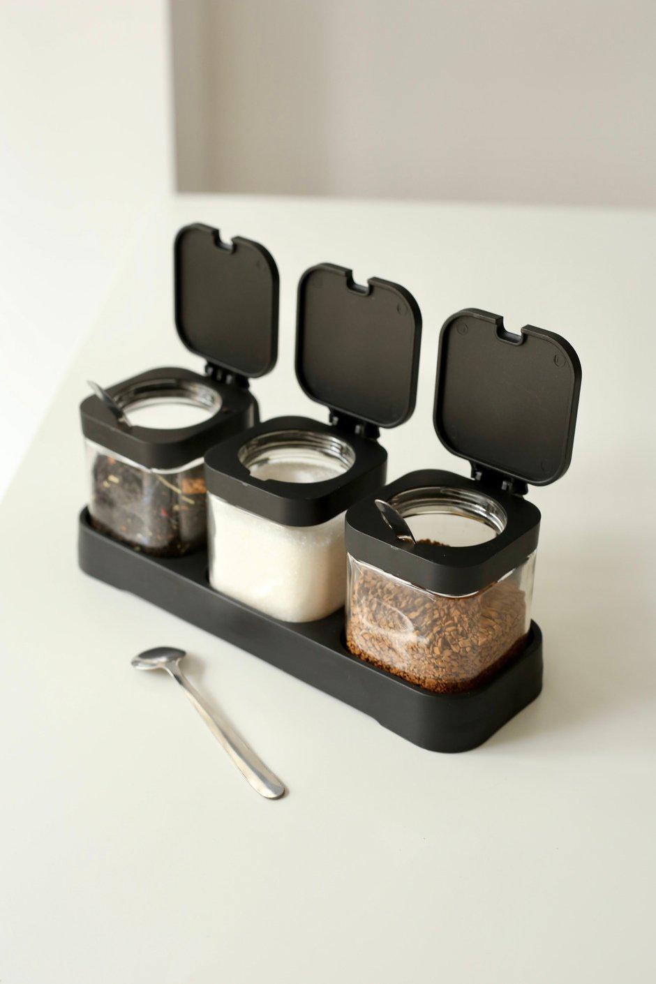 Набор емкостей InspoLine на подставке с ложками 250 мл 3 шт. (00000010197) - фото 2 Набор емкостей InspoLine на подставке с ложками 250 мл 3 шт. (00000010197) - фото 2