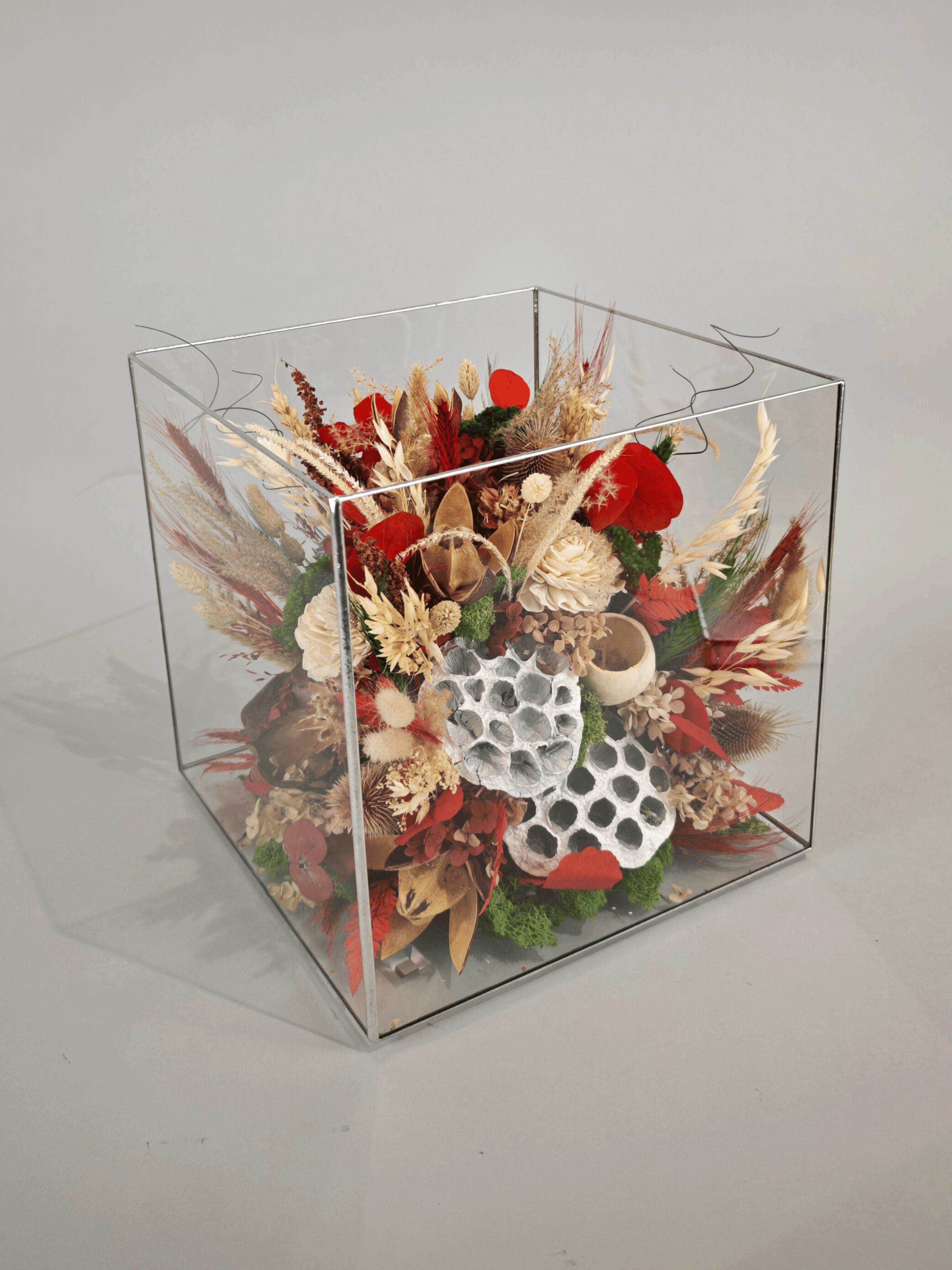 Сухоцветы скорби траурные ритуальные под стеклом С большой любовью и почетом куб 30х30 см