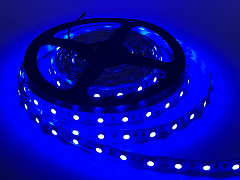 Светодиодная лента Lemanso 5050 60 LED 10 мм 12 В 10 Вт/м 12 Лм IP20 двойная плата Синий (LMA9303)