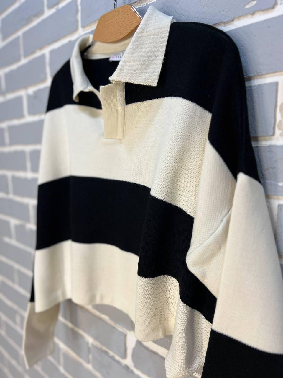 Свитер женский MIX RAY 6588 джемпер воротник широкая полоска укороченный свободный крой OS Черный с белым (1332) - фото 2 Свитер женский MIX RAY 6588 джемпер воротник широкая полоска укороченный свободный крой OS Черный с белым (1332) - фото 2