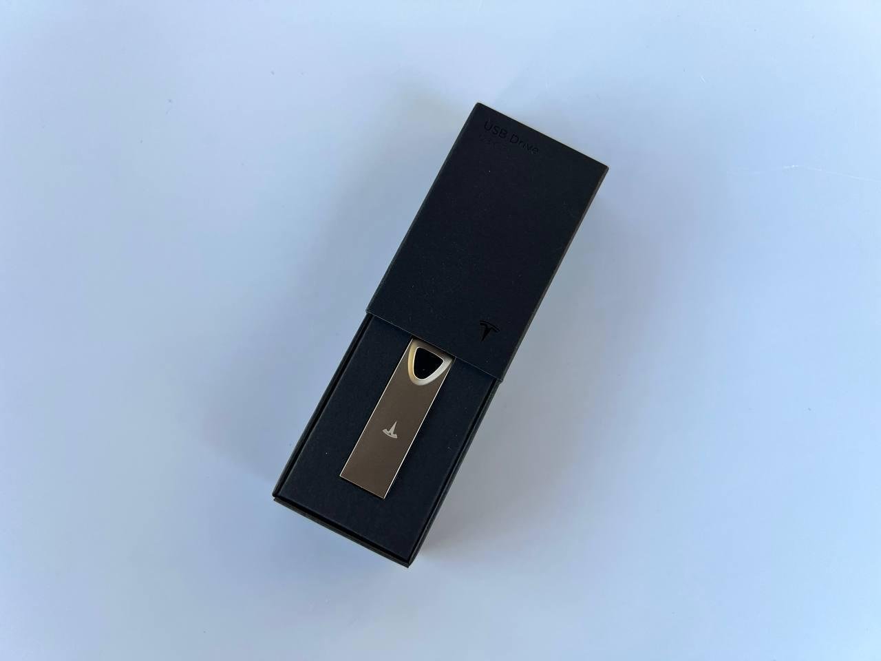 Флеш-пам'ять USB Tesla USB Drive Stick 128 Gb 3.1 COMPACT DESIGN (1995188-10-А)