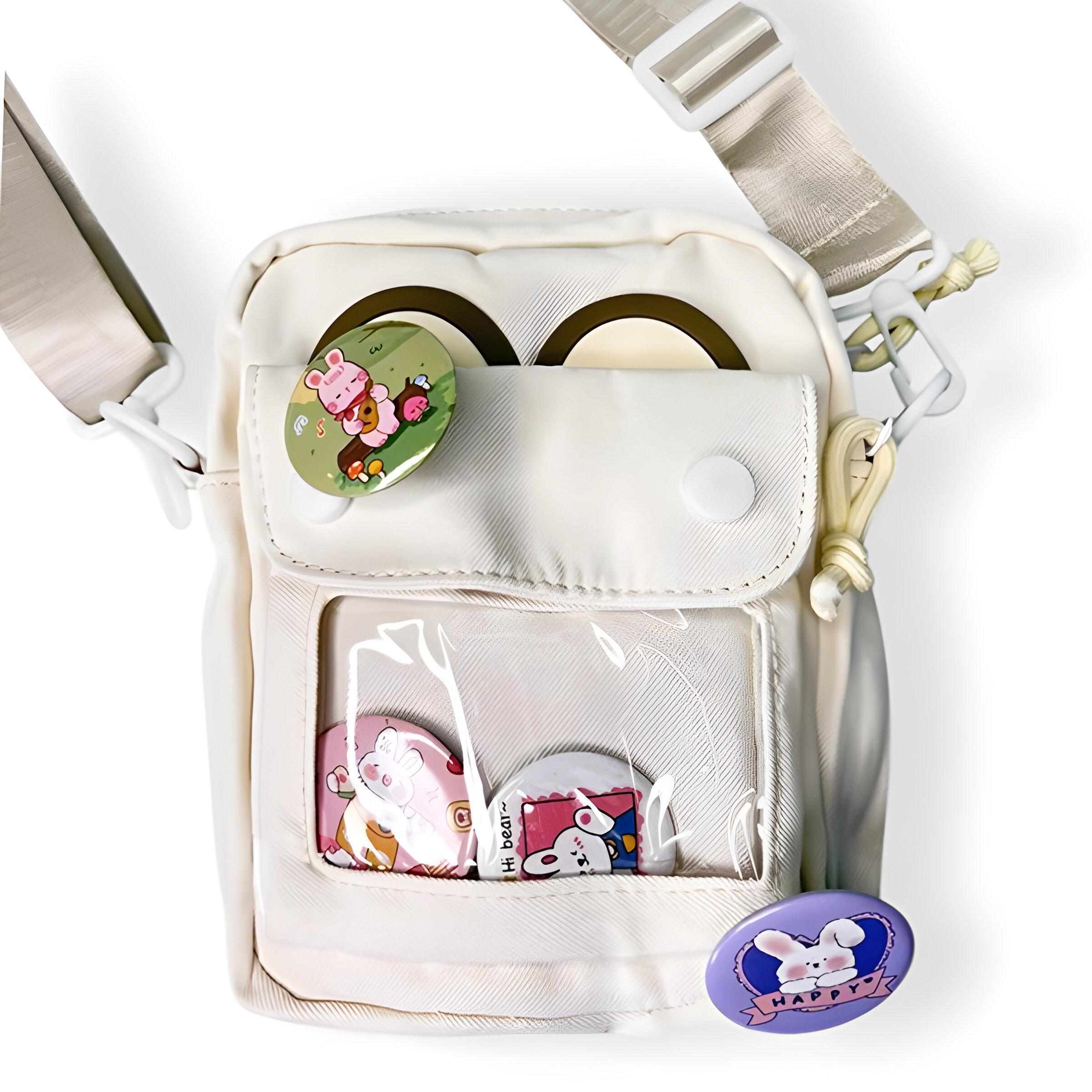 Сумка детская кросс-боди со значками 20х16х7 см Белый (25-573) - фото 1 Сумка детская кросс-боди со значками 20х16х7 см Белый (25-573) - фото 1