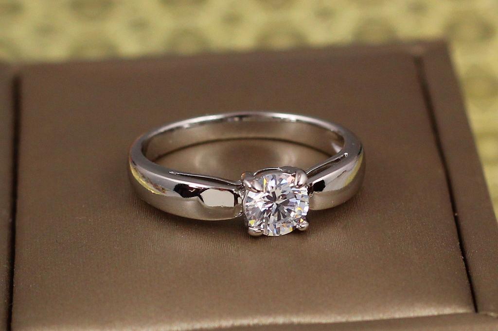 Кольцо Xuping Jewelry камень 6 мм р. 19 Серебристый