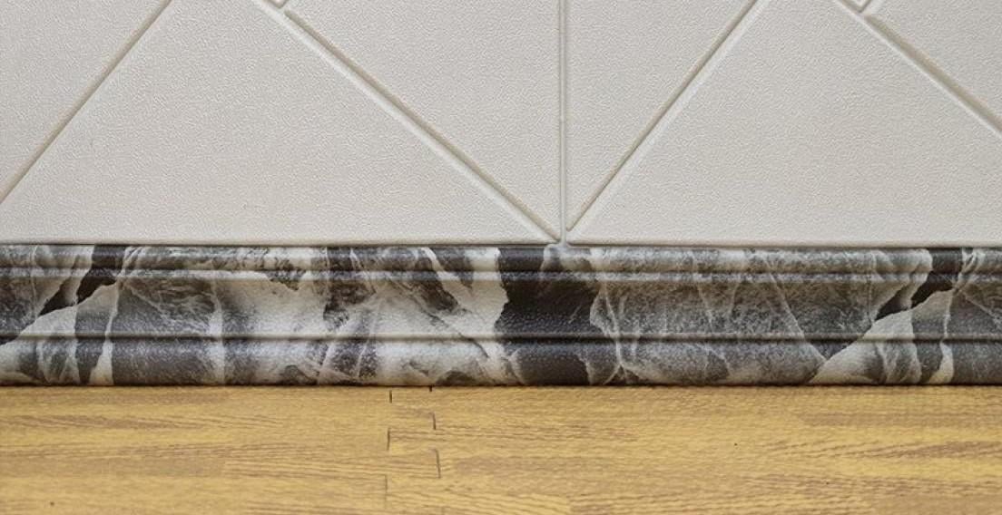 Плинтус самоклеящийся гибкий 2400х80 мм Черный мрамор (291) Плинтус самоклеящийся гибкий 2400х80 мм Черный мрамор (291)