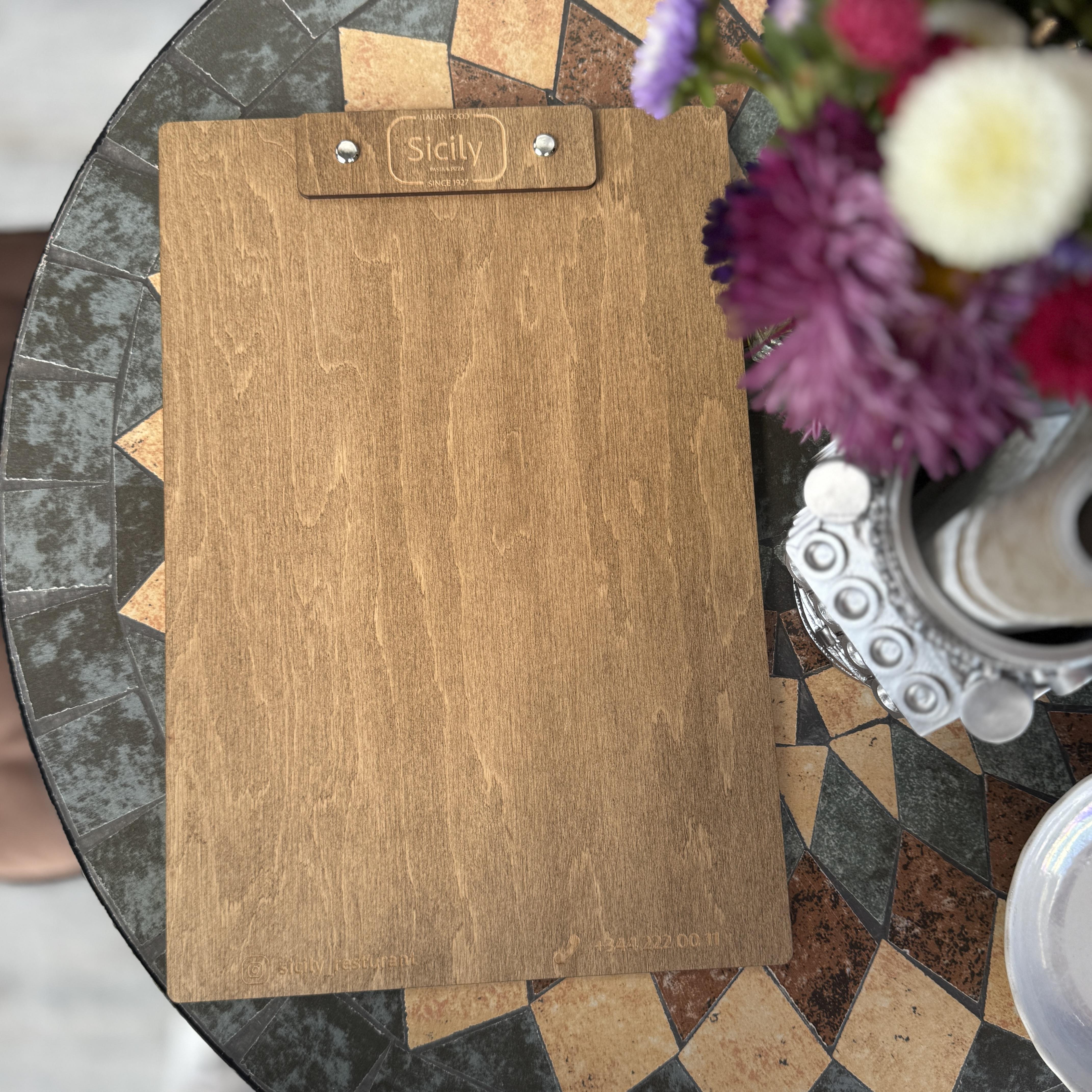 Тримач для меню з гравіюванням логотипу для кафе та ресторанів дерев'яний (002)