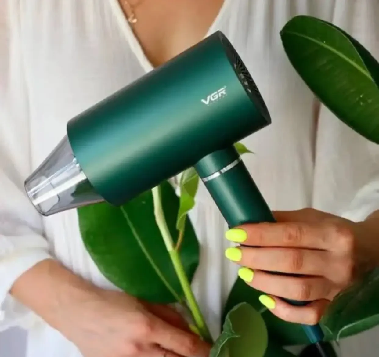 Фен для волосся VGR V-431 для сушіння та укладання 1800 Вт 2 швидкості Зелений (8639) - фото 9 Фен для волосся VGR V-431 для сушіння та укладання 1800 Вт 2 швидкості Зелений (8639) - фото 9