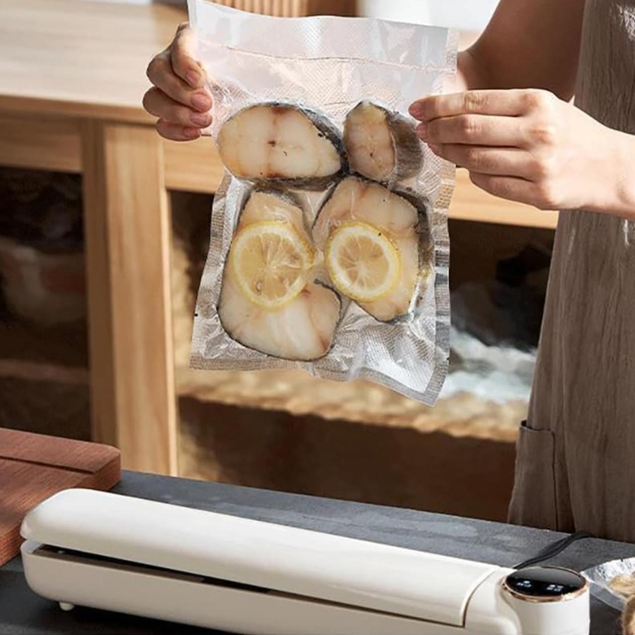 Комплект вакууматор MDHL 110W для продуктів з вакуумними пакетами Vacuum Sealer 10 шт. 25х16,5 см (782946) - фото 5 Комплект вакууматор MDHL 110W для продуктів з вакуумними пакетами Vacuum Sealer 10 шт. 25х16,5 см (782946) - фото 5