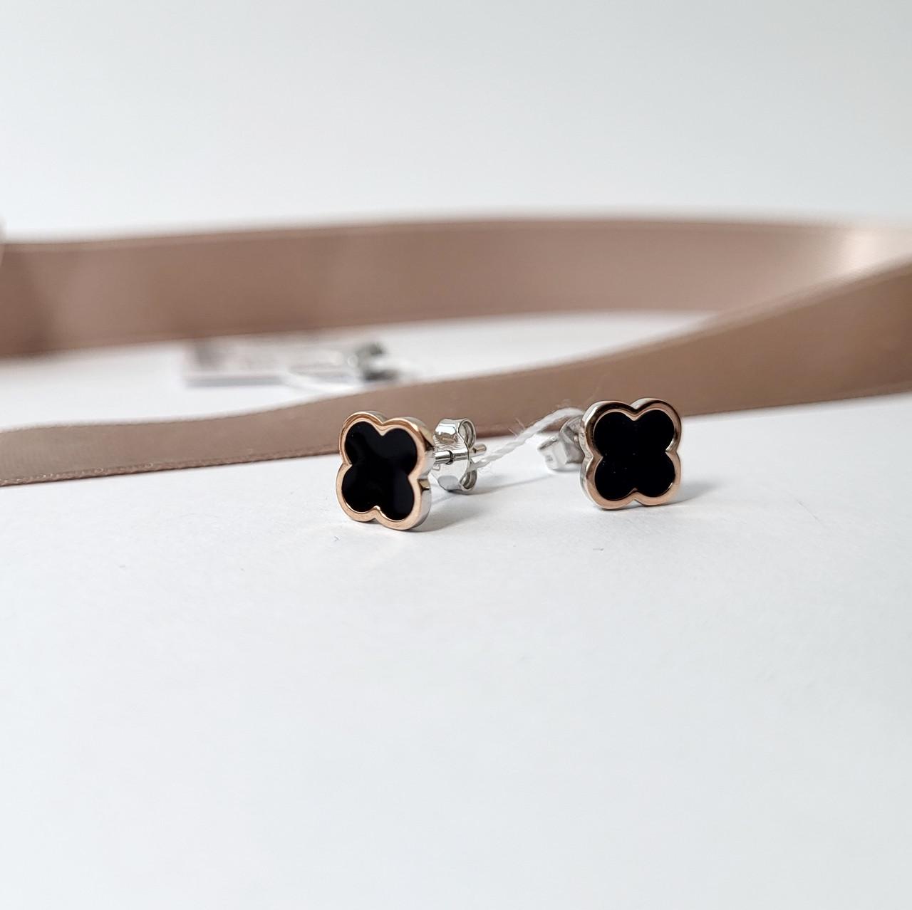 Пусеты серебряные Клевер с черной эмалью с золотой на фиксаторах 925 пробы (957с)