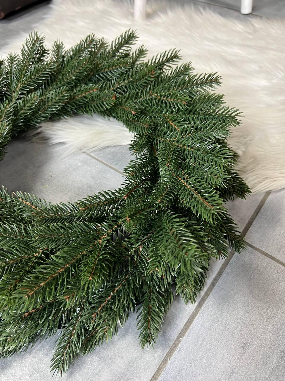 Новорічний вінок Віденський зі штучної хвої 40 см Зелений (YA678608) - фото 4 Новорічний вінок Віденський зі штучної хвої 40 см Зелений (YA678608) - фото 4