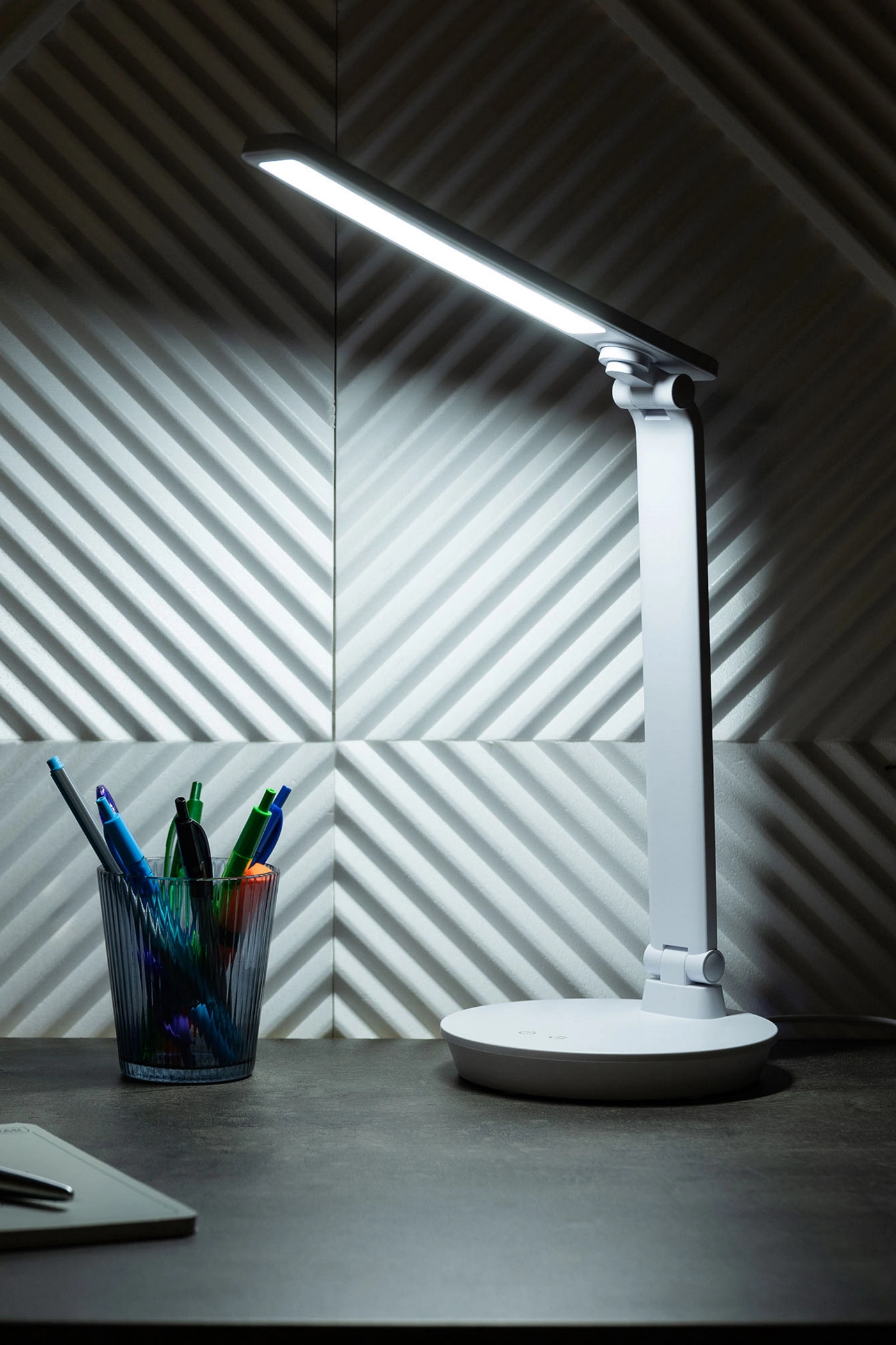 Настільна лампа Zuma Line SM-542-WH 1xLED module max. 5 Вт (SM-542-WH) - фото 5 Настільна лампа Zuma Line SM-542-WH 1xLED module max. 5 Вт (SM-542-WH) - фото 5