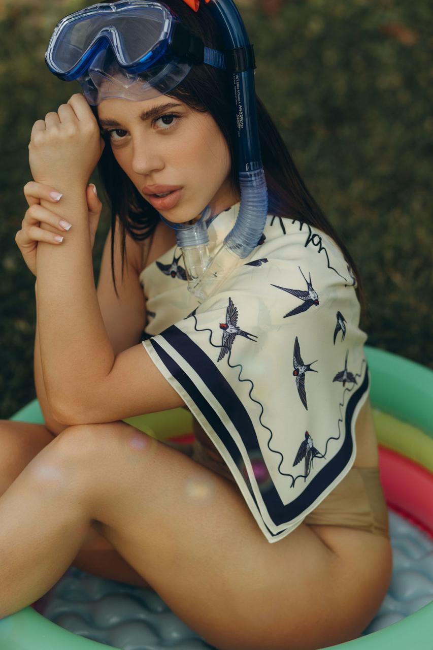 Платок ласточки шелковый 55х55 см Бежевый (27581353) - фото 9 Платок ласточки шелковый 55х55 см Бежевый (27581353) - фото 9