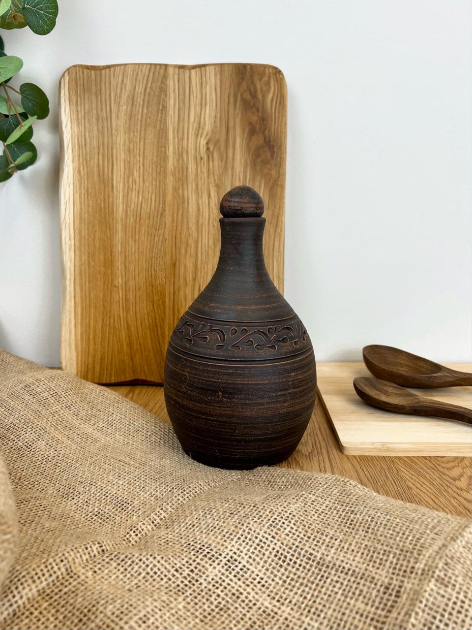 Бутылка без ручки глиняная резная Гражда Декор 1 л (13000-36) Бутылка без ручки глиняная резная Гражда Декор 1 л (13000-36)
