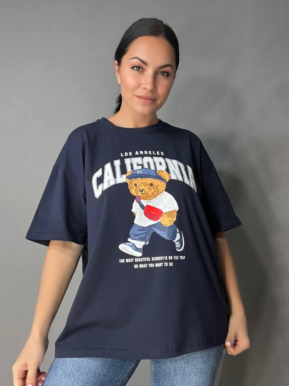 Футболка женская A-N 25125 Мишка удлиненная свободный крой CALIFORNIA OS Темно-синий (3437)