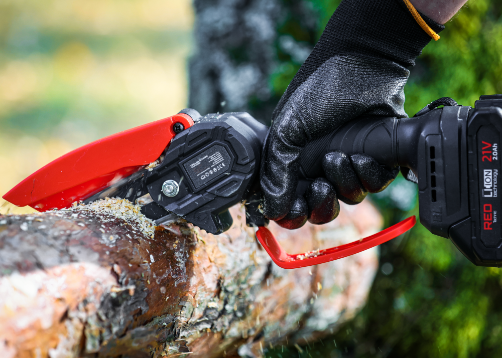 Пила аккумуляторная цепная мини Red Technic RTMPA0064 4"/6" 2 Ач 20 В - фото 18 Пила аккумуляторная цепная мини Red Technic RTMPA0064 4"/6" 2 Ач 20 В - фото 18