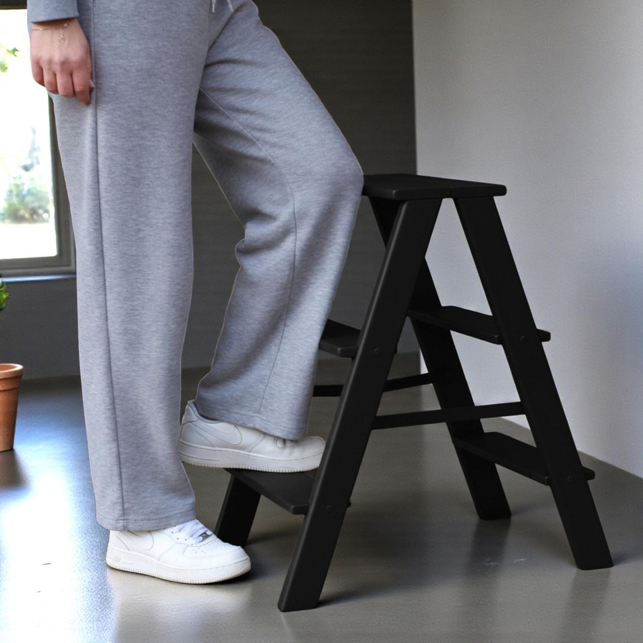 Табурет-лестница деревянный Студія Дерева Вільха Вестерн бытовой двухсторонний 3 ступеньки Черный (31002875) - фото 3 Табурет-лестница деревянный Студія Дерева Вільха Вестерн бытовой двухсторонний 3 ступеньки Черный (31002875) - фото 3