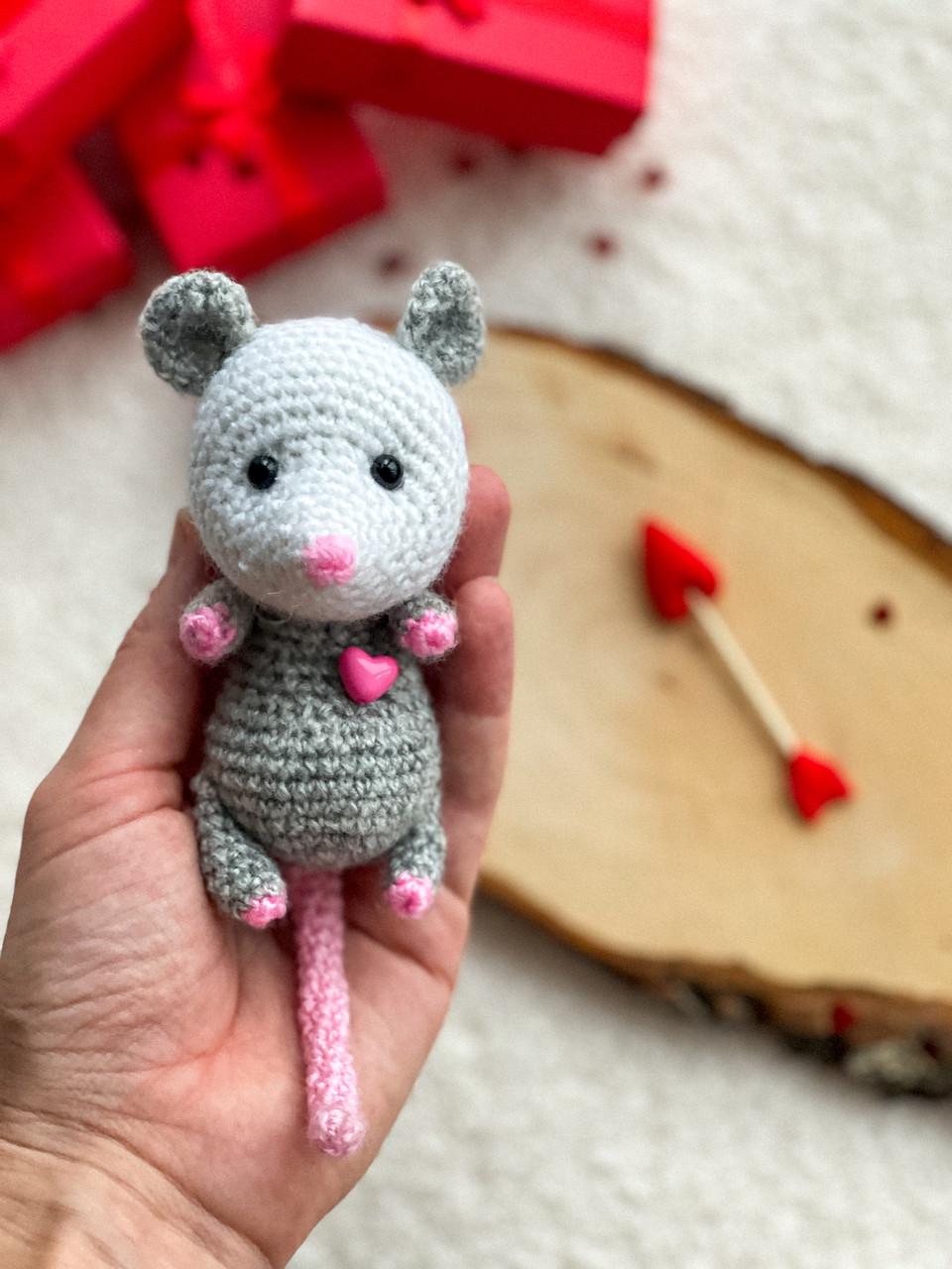 Амігурумі опосум із сердечком 14 см (28085719) - фото 2 Амігурумі опосум із сердечком 14 см (28085719) - фото 2