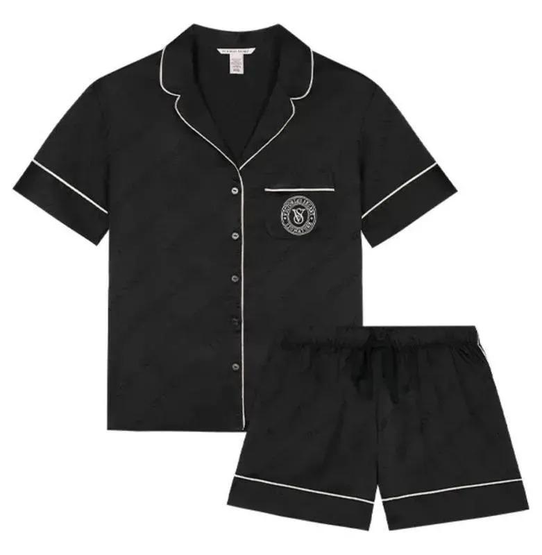 Піжама сатинова сорочка/шорти Victoria's Secret Satin Short Pajama Set New L/L Чорний (26935576) - фото 1 Піжама сатинова сорочка/шорти Victoria's Secret Satin Short Pajama Set New L/L Чорний (26935576) - фото 1