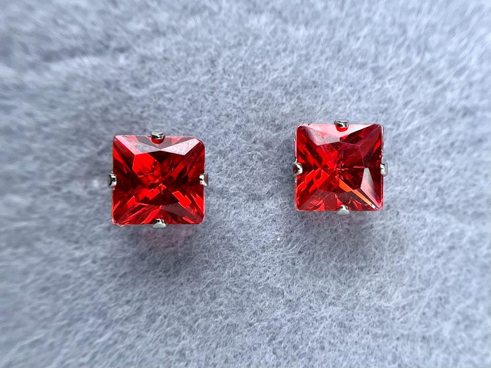 Серьги гвоздики квадратные Серьги гвоздики квадратные