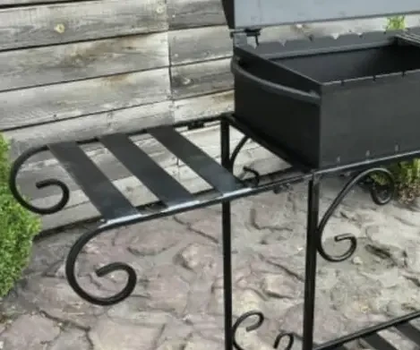 Бічна полиця Metalzavod для мангалу Гефест на 15-20 шампурів 42,5х36х14,5 см (PLK-MD15) - фото 3 Бічна полиця Metalzavod для мангалу Гефест на 15-20 шампурів 42,5х36х14,5 см (PLK-MD15) - фото 3