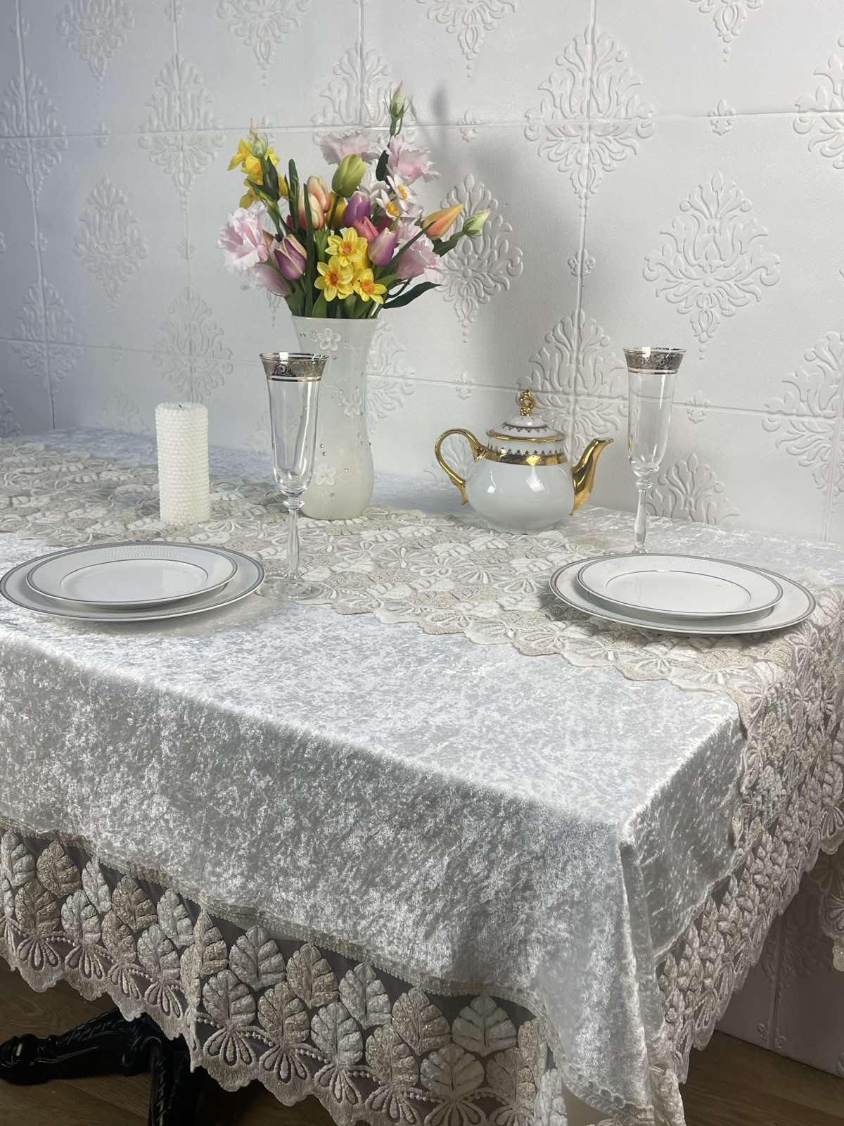 Скатерть велюровая Acme Tekstil PVS Lux Queen 160x220 см Krem/Gold (CN37752)