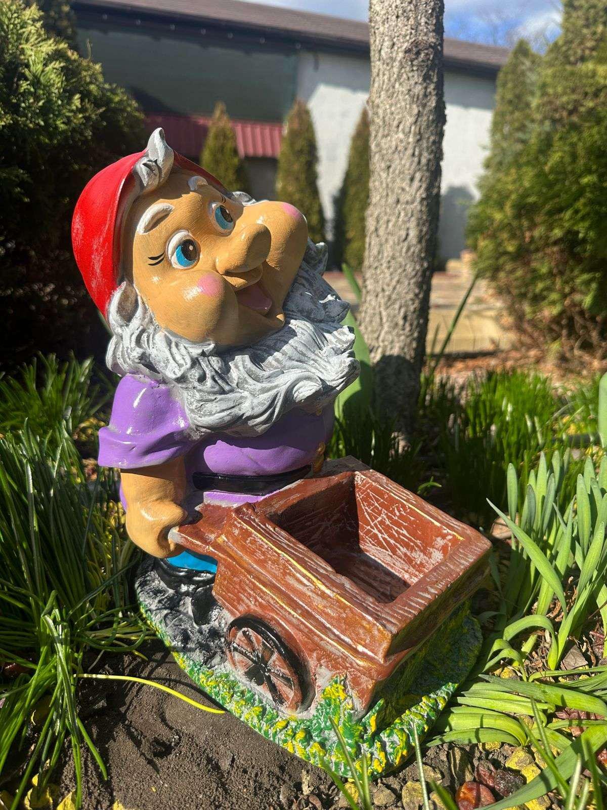 Фигура садовая Гном с тачкой гипс ручная работа