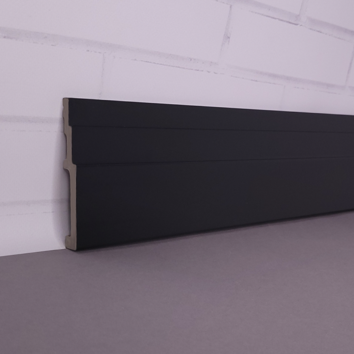 Плінтус дюрополімерний 100х16х2500 мм Чорний (10016P-5004-4)