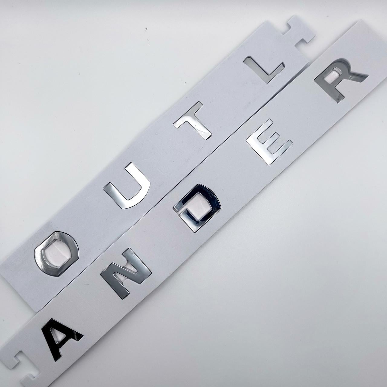 Эмблема надпись Outlander на капот Mitsubishi ABS 53х2,3 см Хром глянцевый (1732259451)