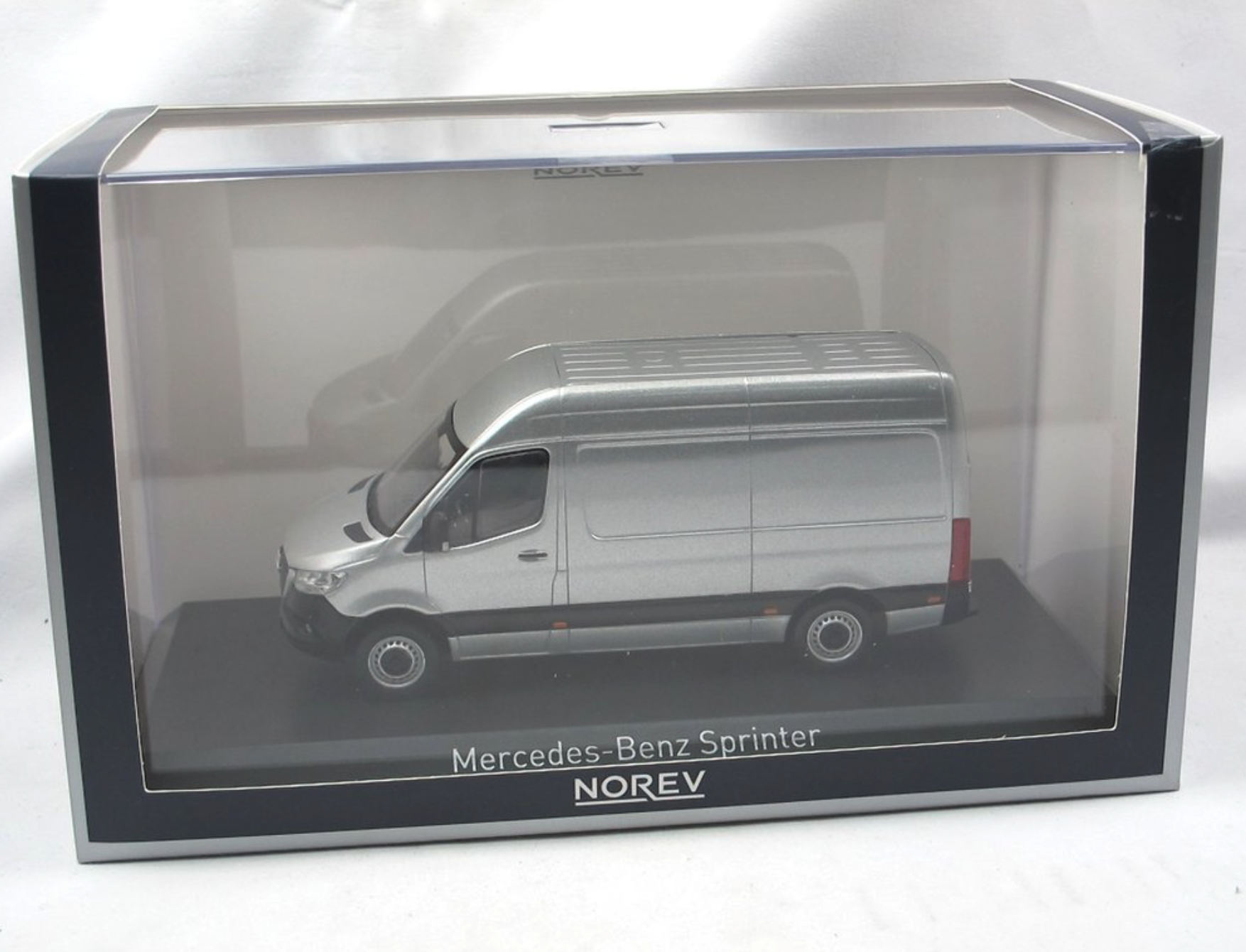 Модель автомобіля Norev 1:43 Mercedes-Benz Sprinter W907 2018 Panel Van Silver (351175) - фото 4