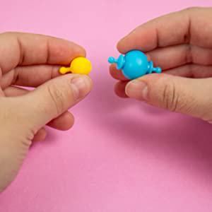 Детский игровой набор Волшебный чемодан Бусины Поп Арт 520 шт. (RNG-202061) - фото 4 Детский игровой набор Волшебный чемодан Бусины Поп Арт 520 шт. (RNG-202061) - фото 4