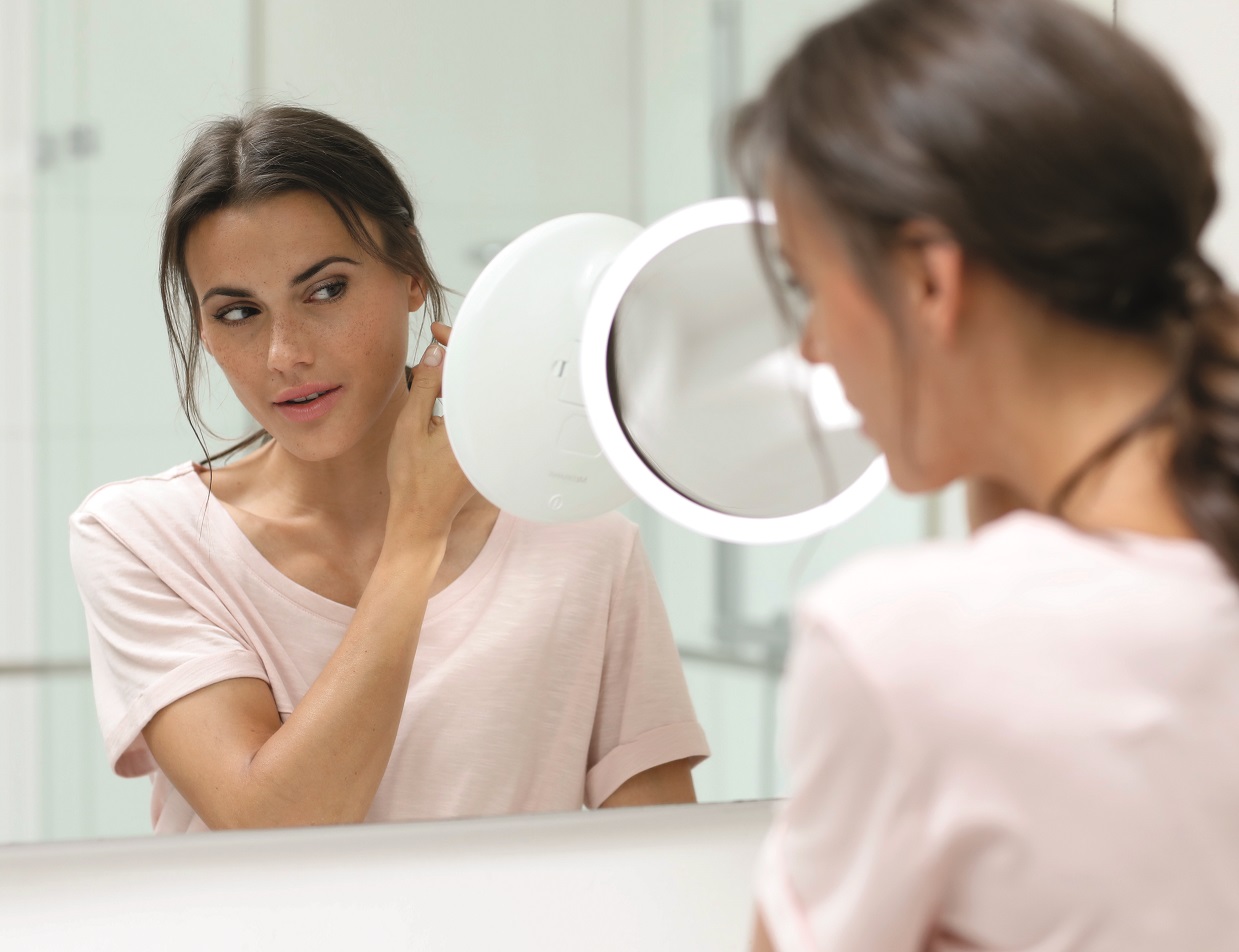 Дзеркало косметичне Medisana CM 850 LED Cosmetic Mirror 19 см (000001) - фото 4 Дзеркало косметичне Medisana CM 850 LED Cosmetic Mirror 19 см (000001) - фото 4