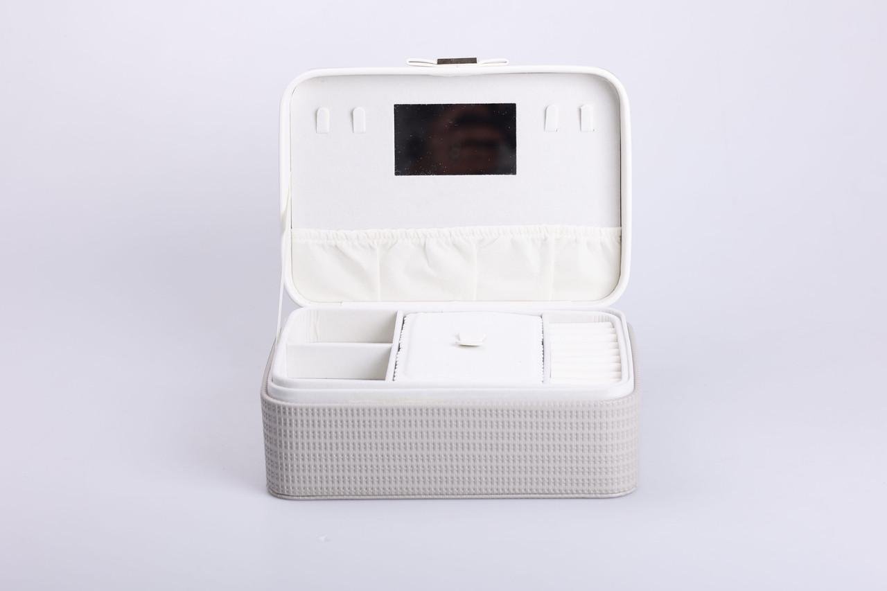 Скринька-органайзер для прикрас із еко шкіри 24,5х17х10 см Білий (27969624) Скринька-органайзер для прикрас із еко шкіри 24,5х17х10 см Білий (27969624)